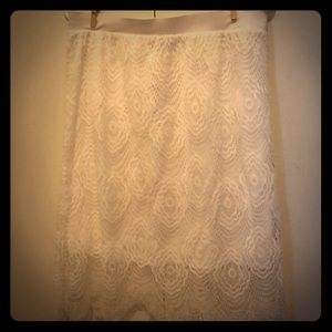 ⭕️ New white lacey skirt 💕